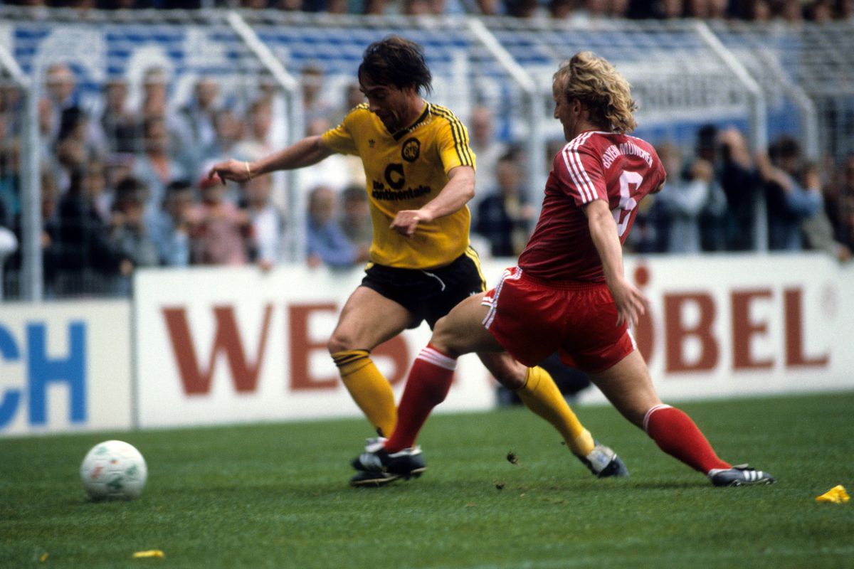 10 pasaje tari din noua carte a lui „Iosefini” Marcel Răducanu » Turnători, mașina de fițe nemaivăzută în București și marea lui plăcere: „Să îi dau gol lui Dinamo după ce îl driblez pe Dinu”