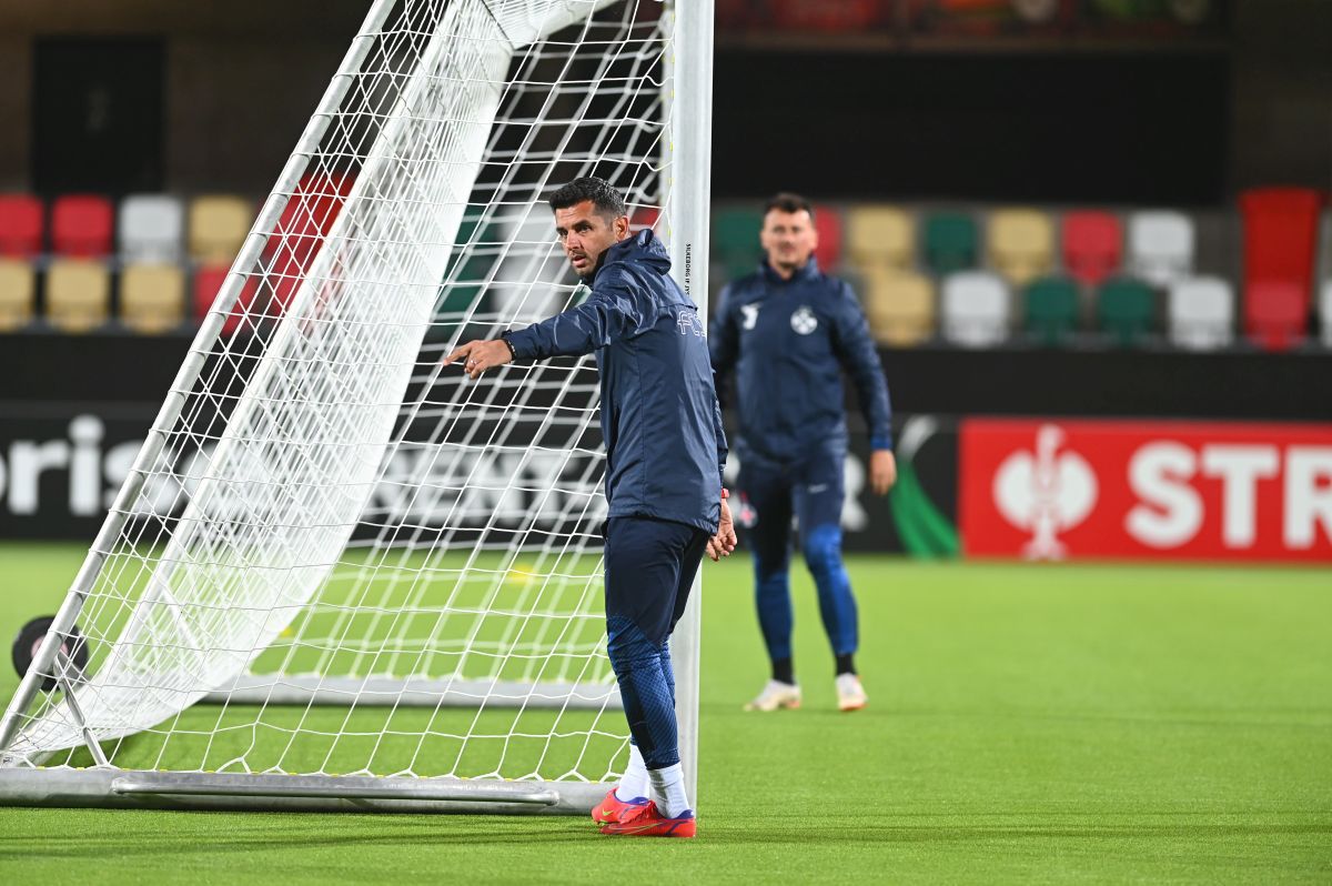 Reacția lui MM Stoica, după ce a văzut gazonul de la Silkeborg: „Mda, asta e carpetă de la Jysk!”