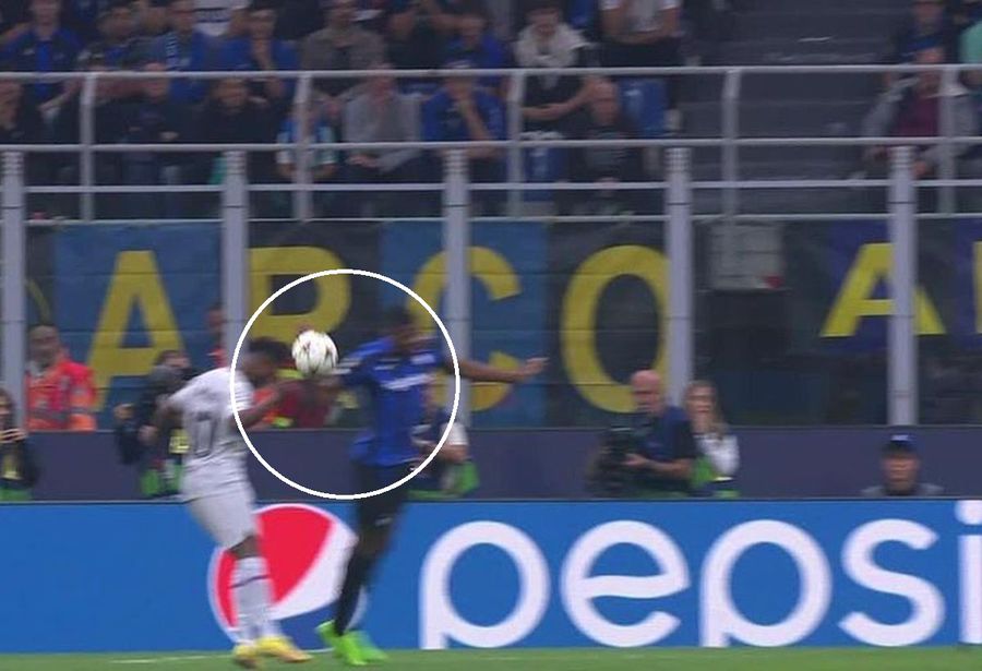 Italienii reclamă un gest scandalos al lui Xavi pe margine: „Ce rușine! UEFA să ia măsuri” » S-a văzut și la noi, în derby-ul Craiovelor