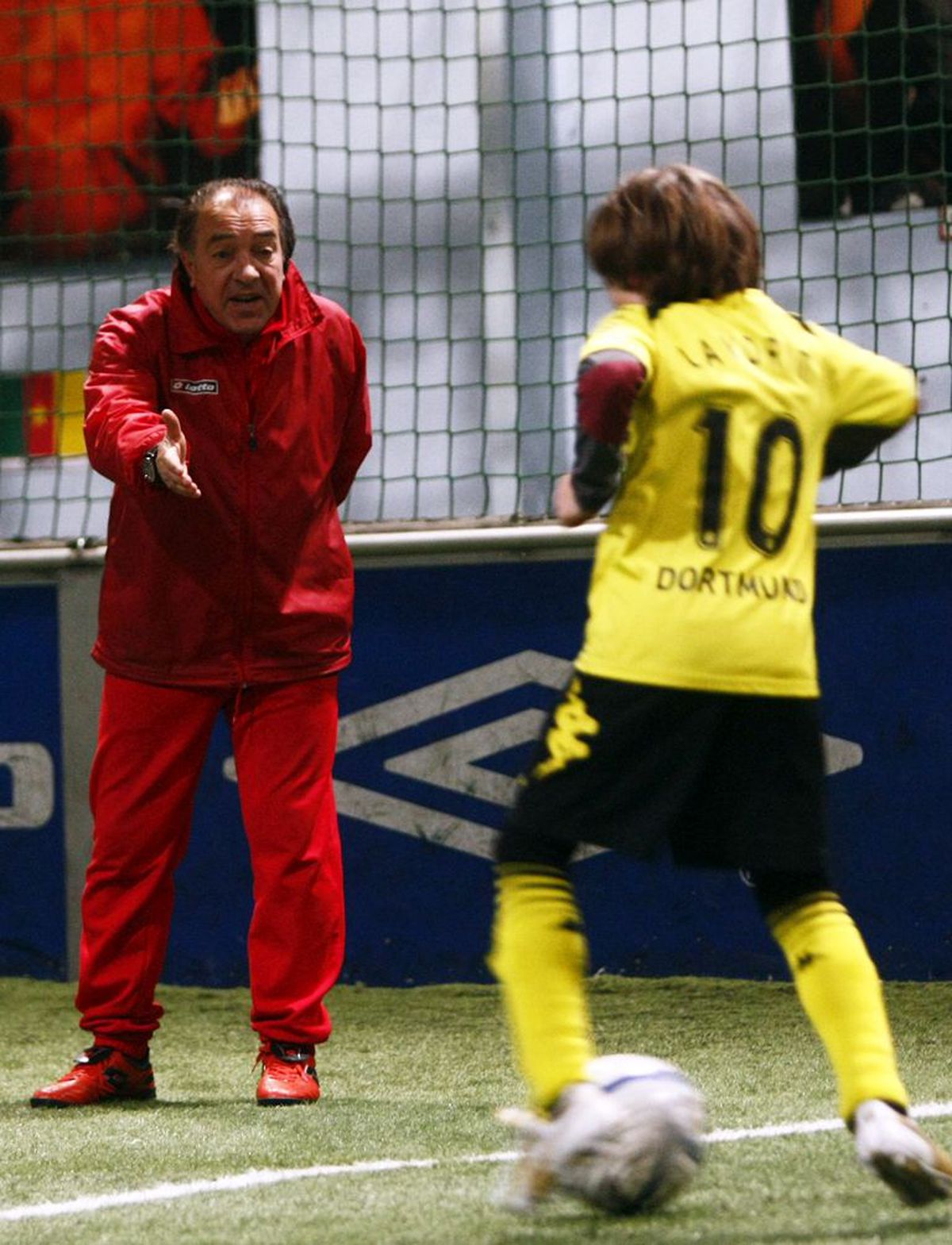 10 pasaje tari din noua carte a lui „Iosefini” Marcel Răducanu » Turnători, mașina de fițe nemaivăzută în București și marea lui plăcere: „Să îi dau gol lui Dinamo după ce îl driblez pe Dinu”