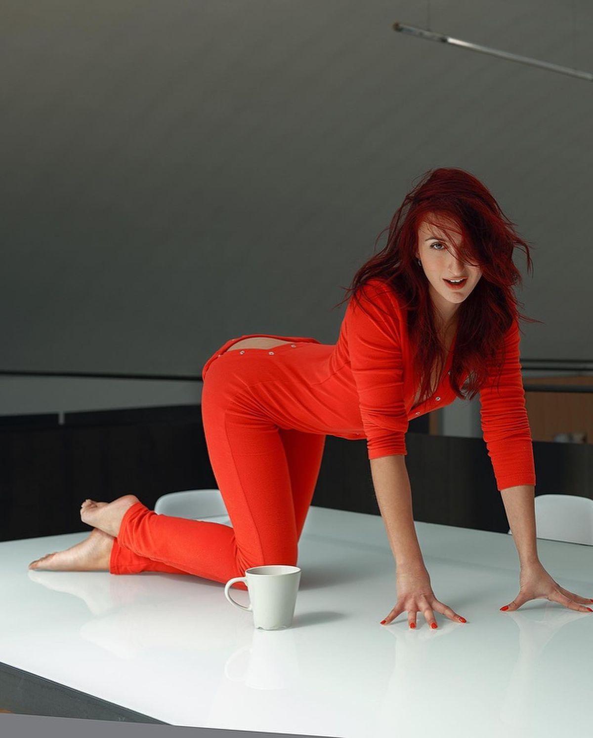 Coyote Cutee, cea mai înfocată fană a lui Bari, e investigată de Poliție după ce s-a dezbrăcat pe stadion