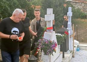 Dinamoviștii, la mormântul lui Cătălin Hîldan » Imagini emoționante la 23 de ani de la decesul „Unicului Căpitan”
