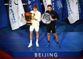Jannik Sinner l-a învins pe Daniil Medvedev şi a câştigat turneul de la Beijing