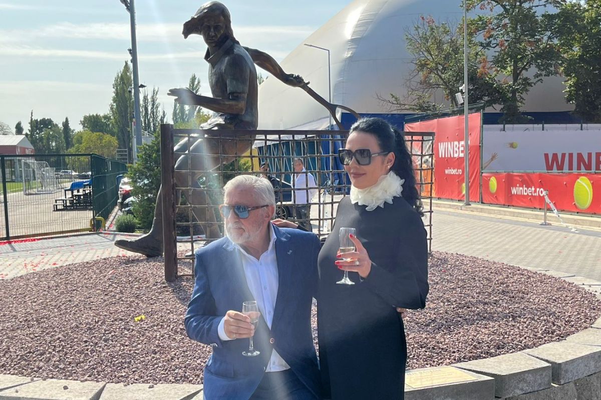 Marica i-a făcut statuie lui Ilie Năstase: „Excepțională, seamănă perfect!” » Inaugurare cu șampanie și invitați de seamă la noua Academie