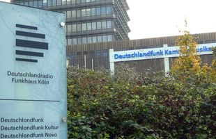 Post public de radio din Germania despre protestul celor 90 de jurnaliști români: „Când vine vorba de libertatea presei, în România e mult loc de îmbunătățire”