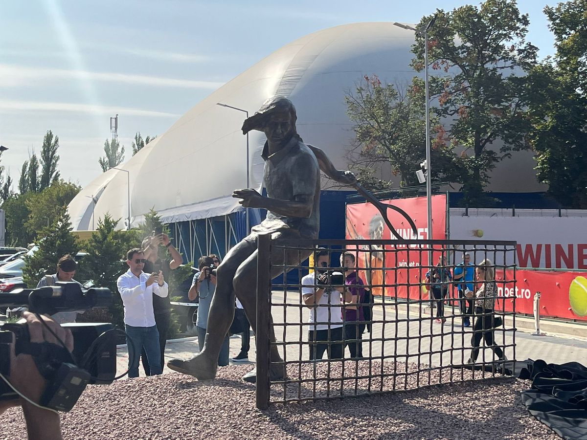 Marica i-a făcut statuie lui Ilie Năstase: „Excepțională, seamănă perfect!” » Inaugurare cu șampanie și invitați de seamă la noua Academie