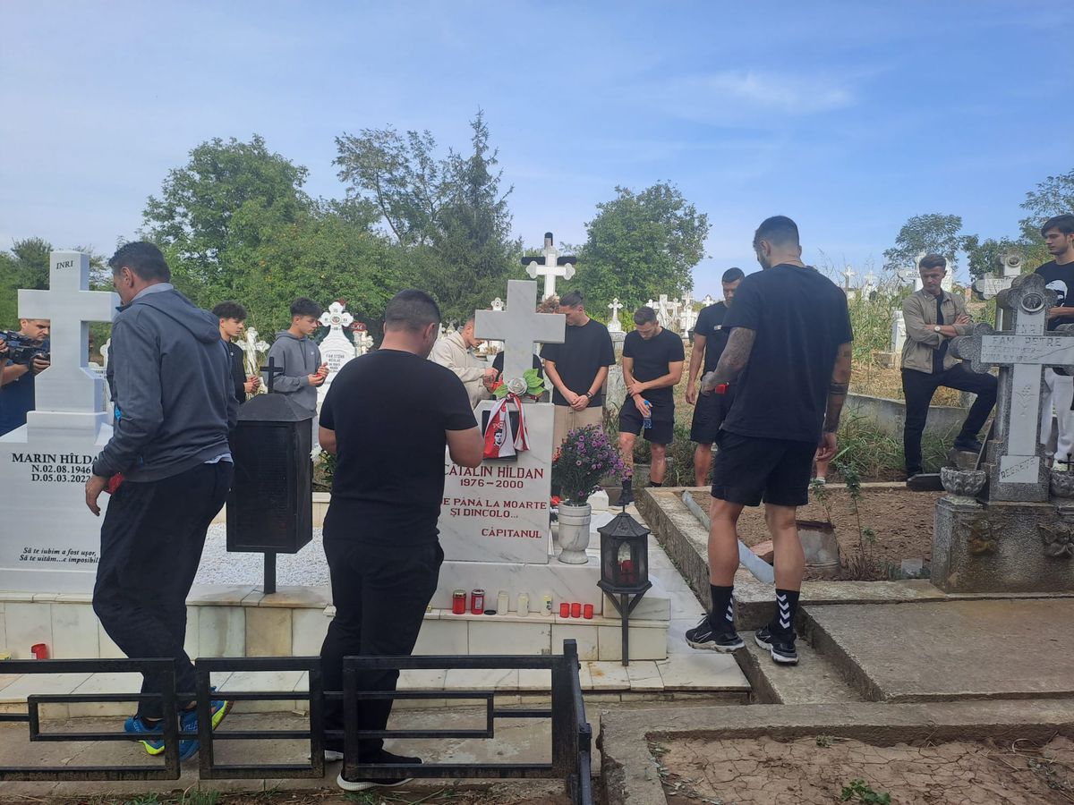 Dinamoviștii, la mormântul lui Cătălin Hîldan » Imagini emoționante la 23 de ani de la decesul „Unicului Căpitan”