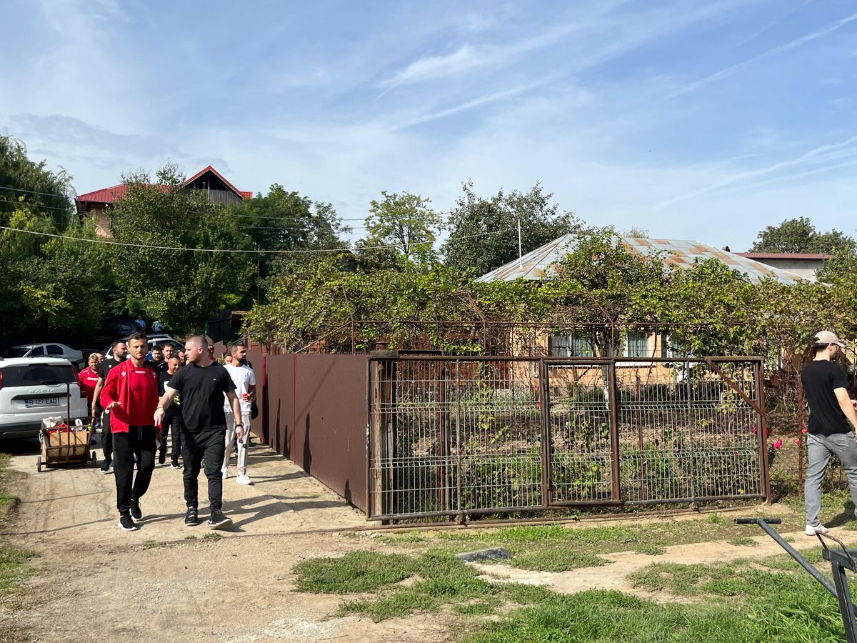 Fotbaliștii și suporterii lui Dinamo, prezenți la mormântul lui Cătălin Hîldan la 24 de ani de la moartea „Unicului Căpitan”: „După aproape un sfert de veac, golu-n suflet e intact”