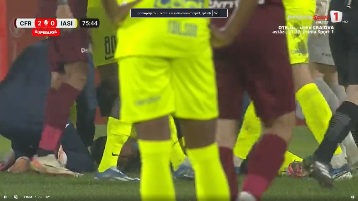 S-a zvârcolit pe jos după o intrare criminală » A intrat ambulanța la CFR Cluj - Poli Iași