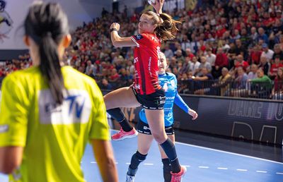 Gloria Bistrița, succes clar cu Nykobing, în grupele Ligii Campionilor la handbal feminin. Româncele continuă să spere la o poziție de calificare
