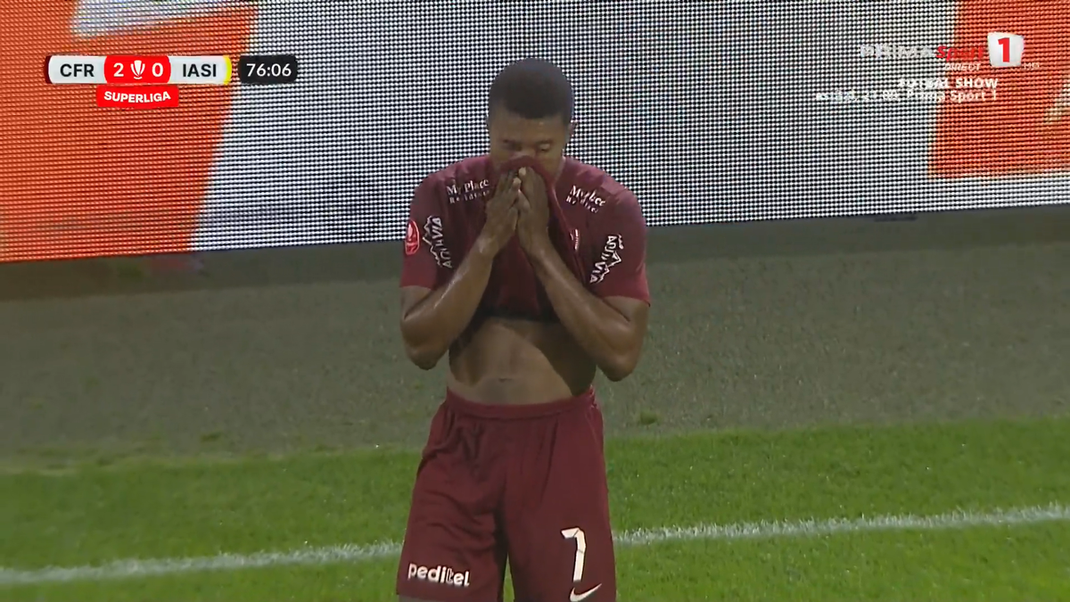 S-a zvârcolit pe jos după o intrare criminală » A intrat ambulanța la CFR Cluj - Poli Iași