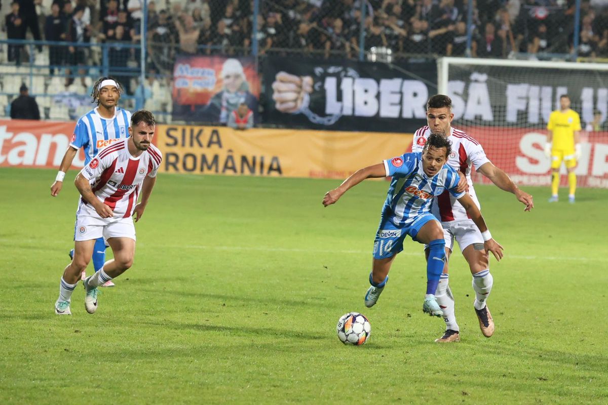 Oțelul - Universitatea Craiova, duel tare în etapa a 12-a din Superligă. FOTO: Ionuț Iordache & Andrei Furnigă(GSP)