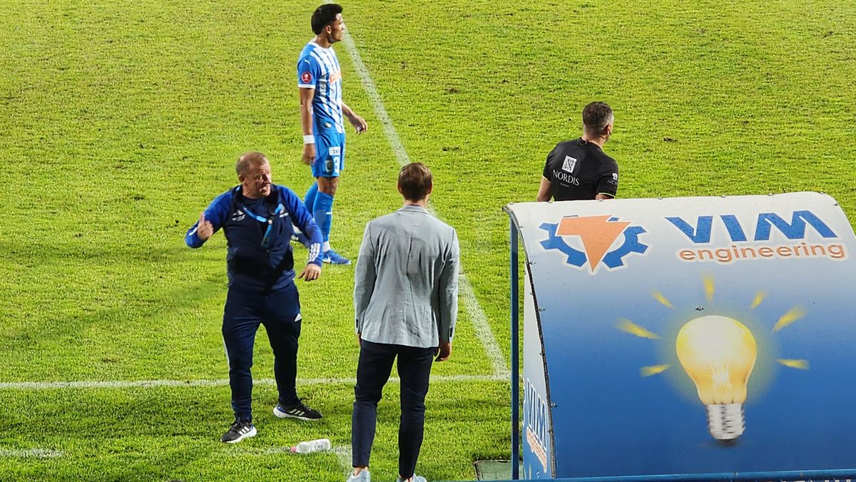 Cum a trăit Dorinel Munteanu meciul Oțelul - Universitatea Craiova » S-a agitat fără oprire + Contre cu Istvan Kovacs, cu arbitrul de rezervă, cu staff-ul și team managerul