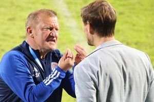 Cum a trăit Dorinel Munteanu meciul Oțelul - Universitatea Craiova » S-a agitat fără oprire + Contre cu Istvan Kovacs, arbitrul de rezervă, cu staff-ul și team managerul