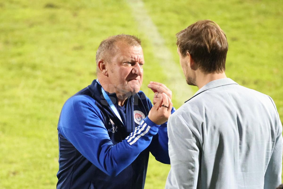 Cum a trăit Dorinel Munteanu meciul Oțelul - Universitatea Craiova » S-a agitat fără oprire + Contre cu Istvan Kovacs, cu arbitrul de rezervă, cu staff-ul și team managerul