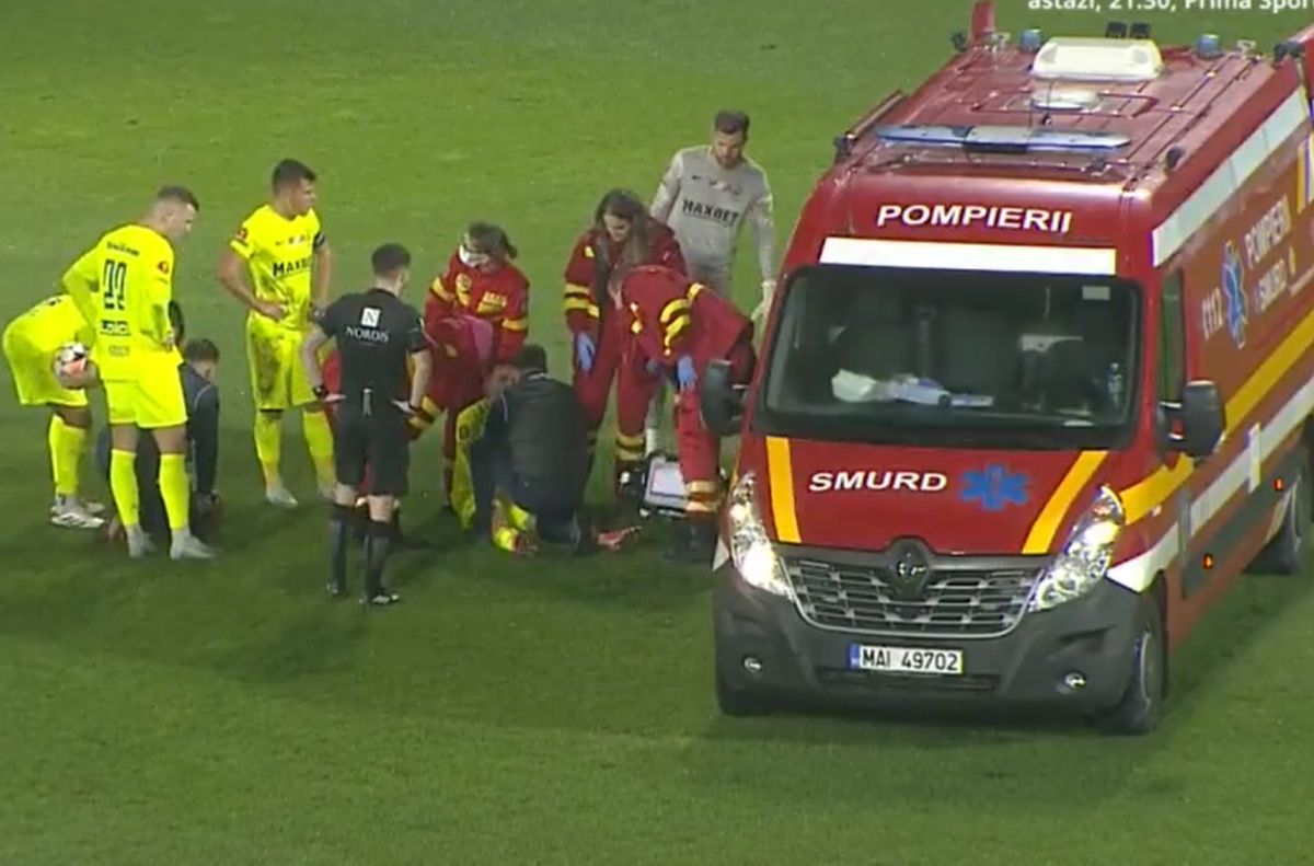 S-a zvârcolit pe jos după o intrare criminală » A intrat ambulanța la CFR Cluj - Poli Iași