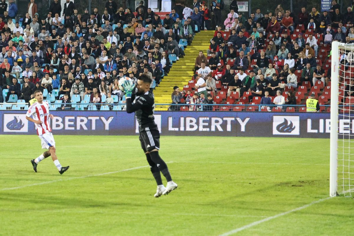 Oțelul - Universitatea Craiova, duel tare în etapa a 12-a din Superligă. FOTO: Ionuț Iordache & Andrei Furnigă(GSP)