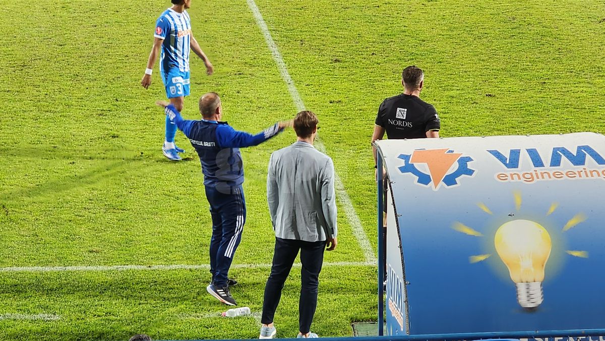 Cum a trăit Dorinel Munteanu meciul Oțelul - Universitatea Craiova » S-a agitat fără oprire + Contre cu Istvan Kovacs, cu arbitrul de rezervă, cu staff-ul și team managerul