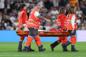 Accidentare TERIBILĂ pentru jucătorul lui Real Madrid nominalizat la Balonul de Aur » A părăsit terenul pe targă