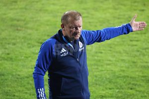 „N-am ce să fac, cu ei merg până în iarnă” Dorinel Munteanu s-a luat de toată lumea după meciul cu FC Botoșani: „Trebuia să-l schimb mai repede. Este în lumea lui. Suporterii noștrii sunt mai comozi”