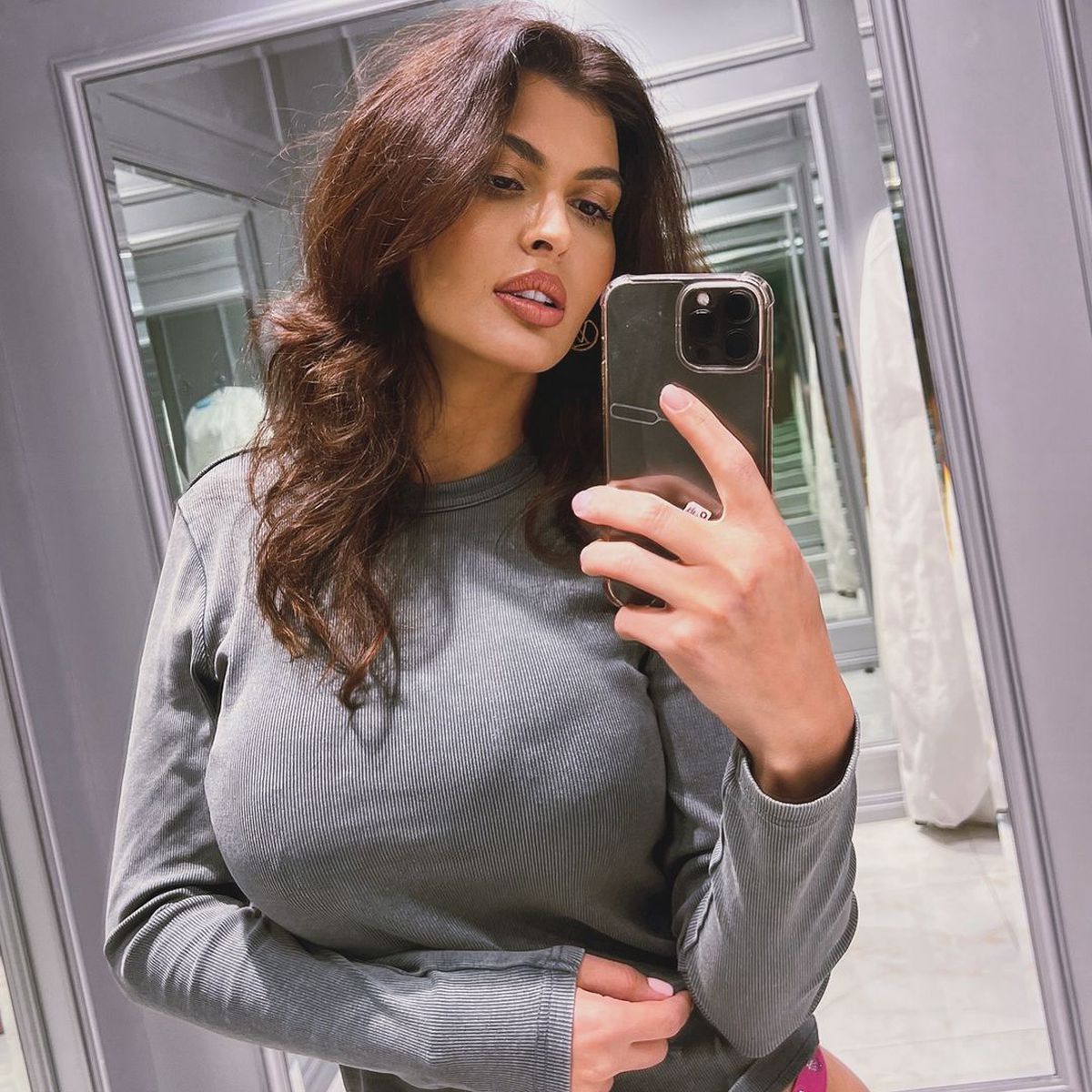 Femeia care l-a adus la disperare pe Gigi Becali, încătușată în București: „Se manifesta într-un mod agresiv”