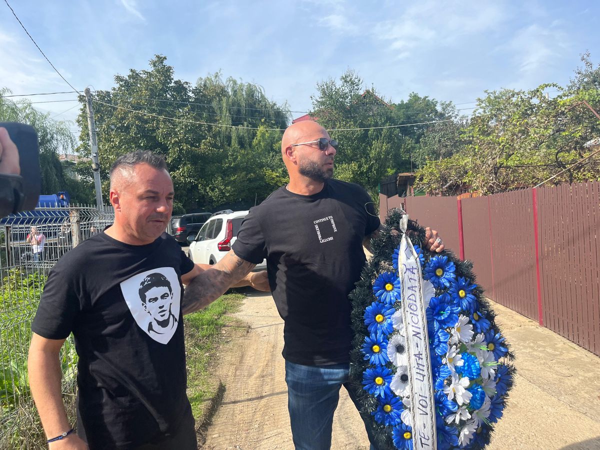 Fotbaliștii și suporterii lui Dinamo, prezenți la mormântul lui Cătălin Hîldan la 24 de ani de la moartea „Unicului Căpitan”: „După aproape un sfert de veac, golu-n suflet e intact”