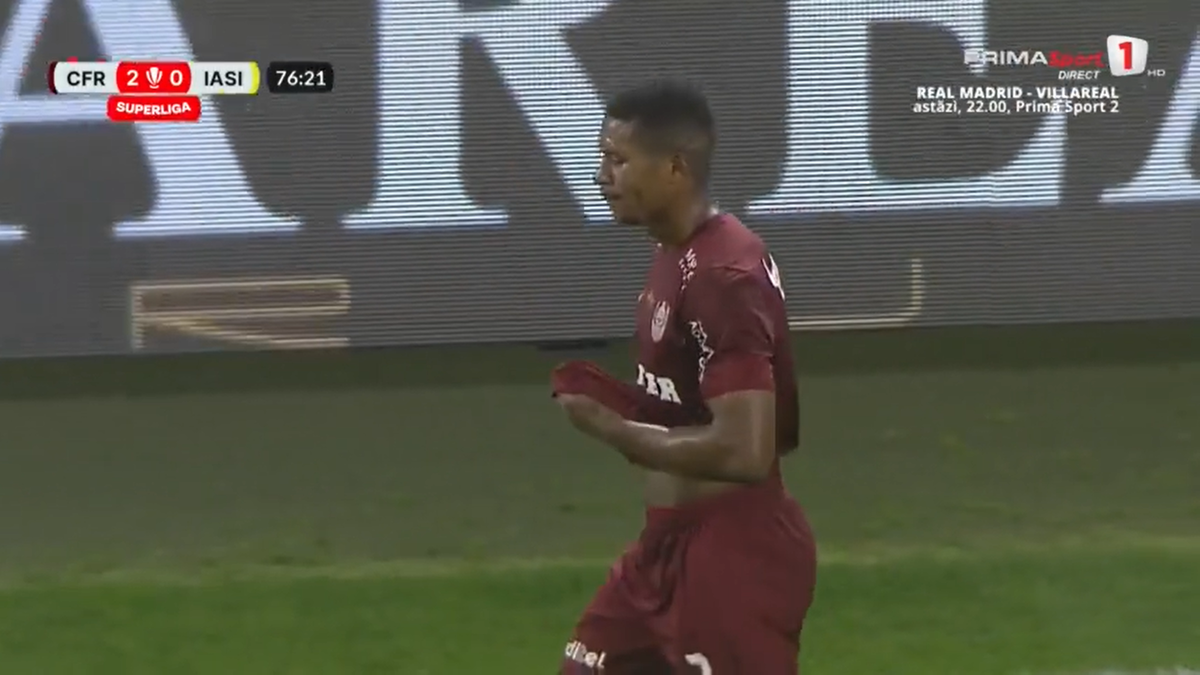 S-a zvârcolit pe jos după o intrare criminală » A intrat ambulanța la CFR Cluj - Poli Iași