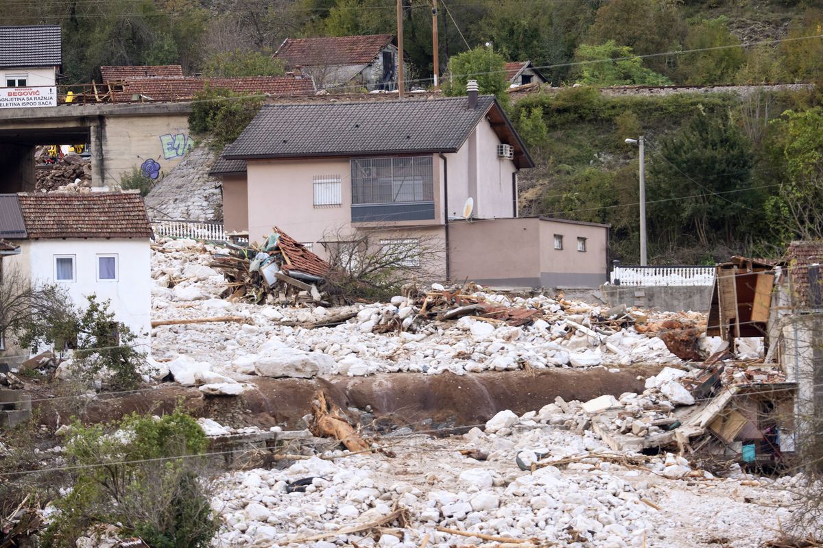 Cutremurător! O țară din Europa, în stare de catastrofă naturală după inundații » Au murit cel puțin 16 oameni, iar Federația de Fotbal a amânat competițiile