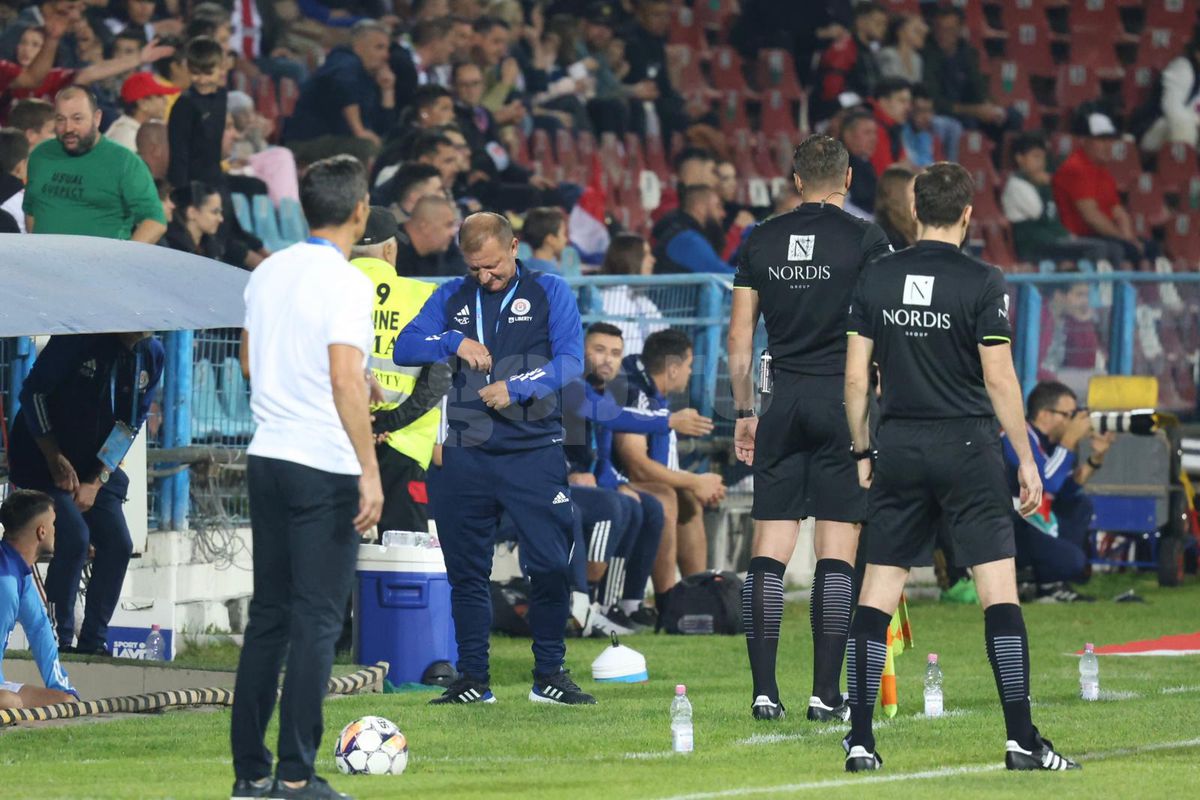 Cum a trăit Dorinel Munteanu meciul Oțelul - Universitatea Craiova » S-a agitat fără oprire + Contre cu Istvan Kovacs, cu arbitrul de rezervă, cu staff-ul și team managerul