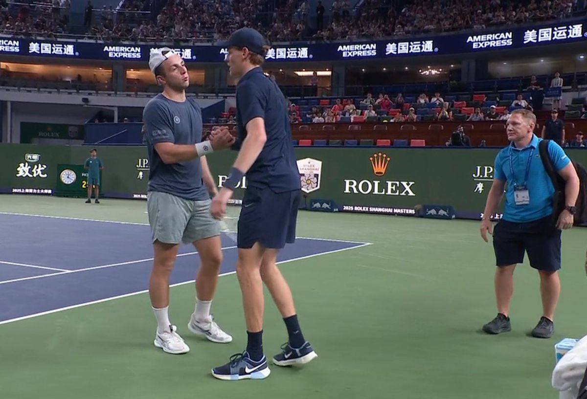 Jannik Sinner, răpus de crampe în Masters-ul 1000 de la Shanghai! Italianul a abandonat în turul 3, în setul decisiv