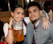 Jucătorii și staff-ul lui Bayern au sărbătorit începutul perfect de sezon la Oktoberfest // FOTO: Getty Images