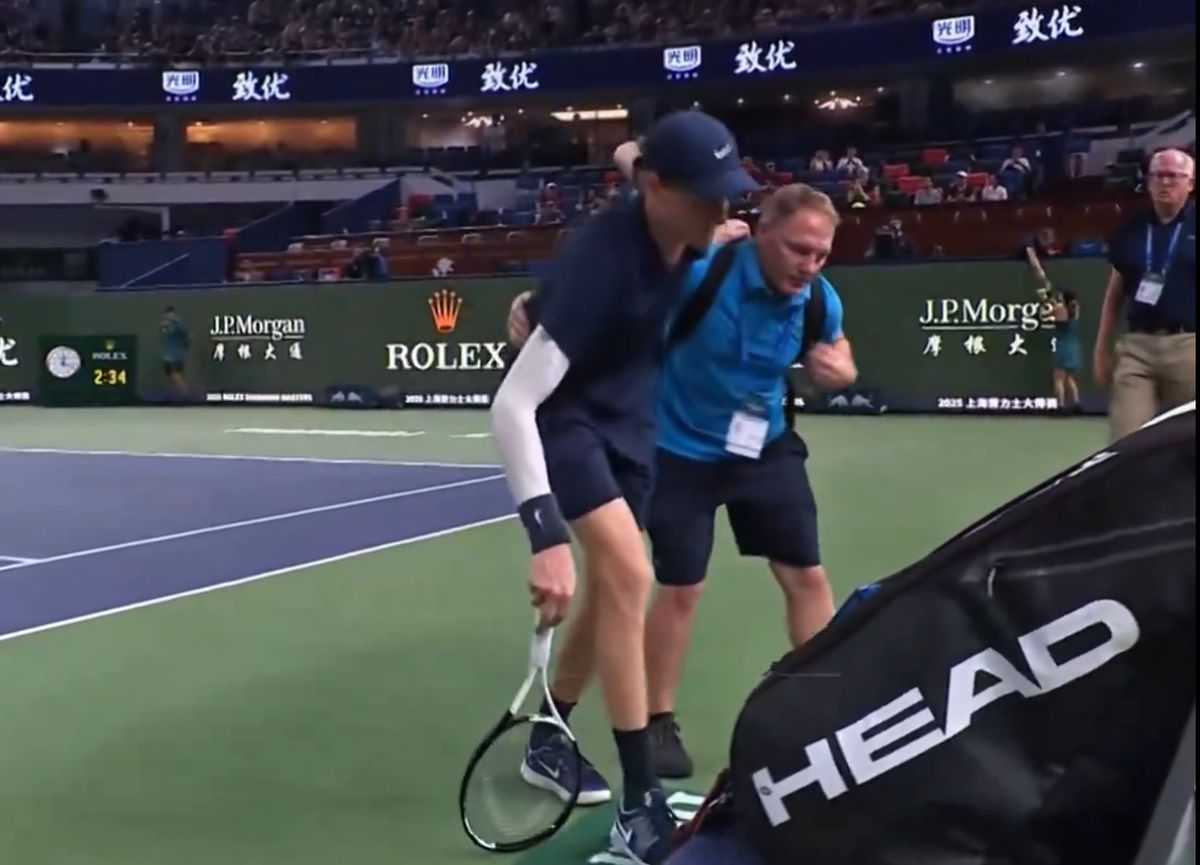 Jannik Sinner, răpus de crampe în Masters-ul 1000 de la Shanghai! Italianul a abandonat în turul 3, în setul decisiv