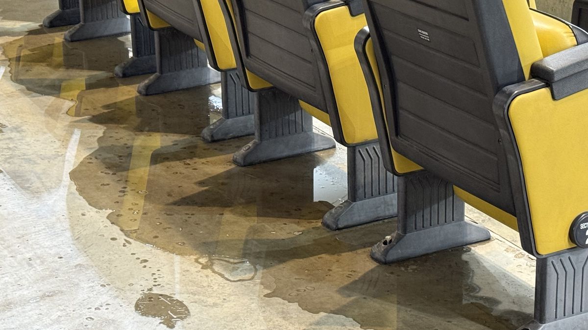 Urmările ploilor masive pe Arena Națională » Imagini incredibile pe cel mai scump stadion din România, la FCSB - Craiova