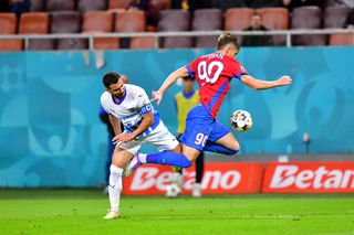 Kovacs a văzut iar invers » Ajutat de VAR, a dat penalty în FCSB - Craiova