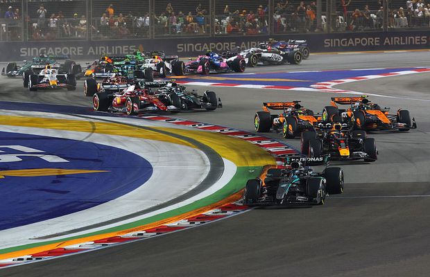 George Russell câștigă inteligent Marele Premiu din Singapore! McLaren este CAMPIOANĂ mondială la constructori