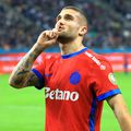 Daniel Bîrligea (25 de ani), atacantul celor de la FCSB, a intrat în conflict cu suporterii celor de la Universitatea Craiova în derby-ul rundei cu numărul 12 din Superliga.