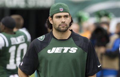 Un fost jucător de fotbal american a fost înjunghiat în Indianopolis și apoi, în spital, a fost arestat