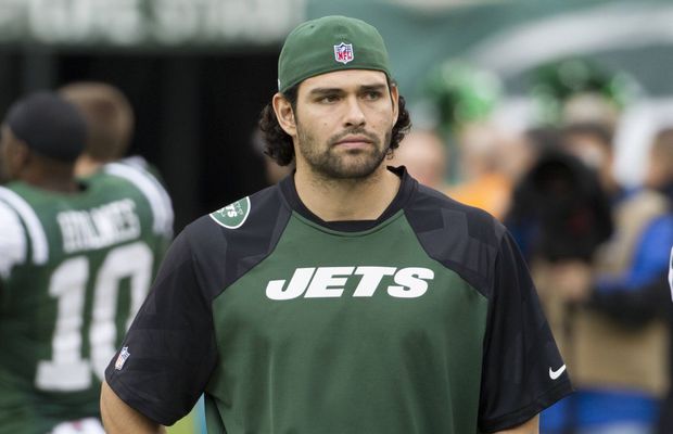 Un fost jucător de fotbal american a fost înjunghiat în Indianopolis și apoi, în spital, a fost arestat