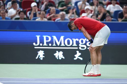 Novak Djokovic înfruntând condițiile dure de la Shanghai Foto: Guliver/GettyImages