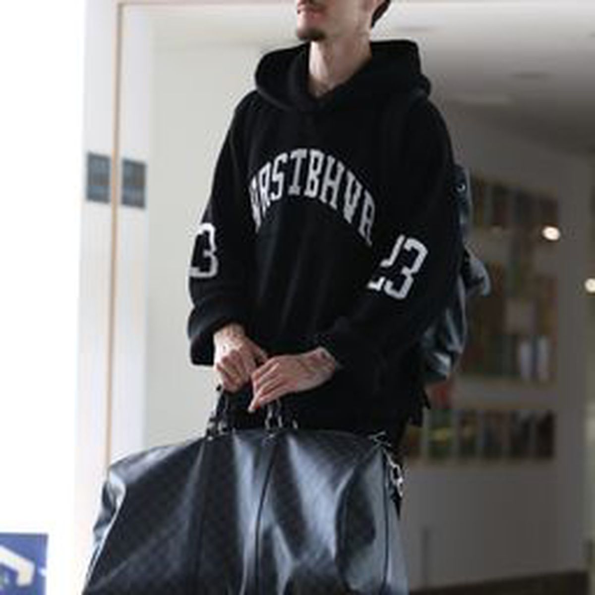 Primii jucători ai naționalei au ajuns la Mogoșoaia » Fanii, val de ironii: „La haine concurează cu Franța, la fotbal cu Andorra”