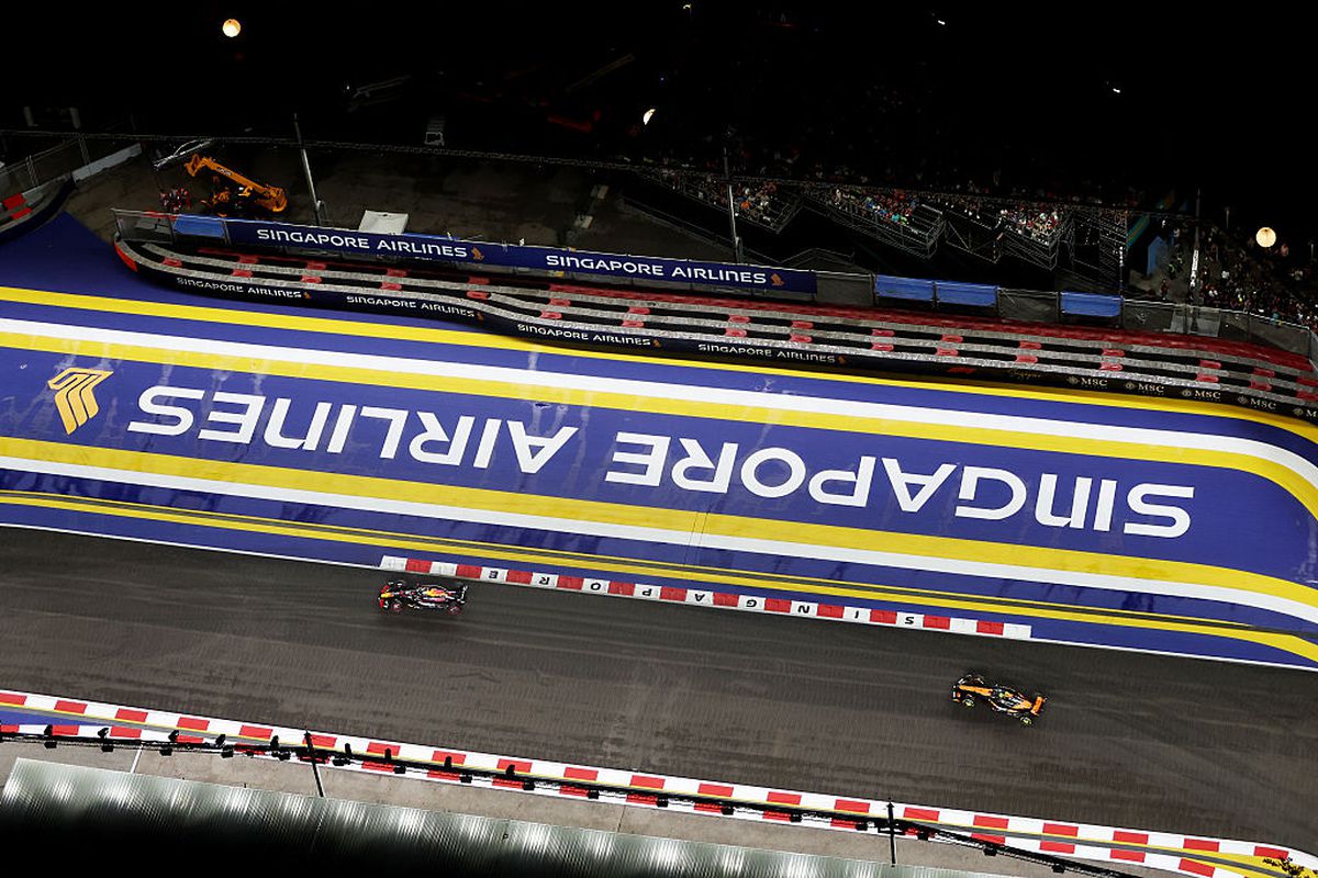 George Russell câștigă inteligent Marele Premiu din Singapore! McLaren este CAMPIOANĂ mondială la constructori