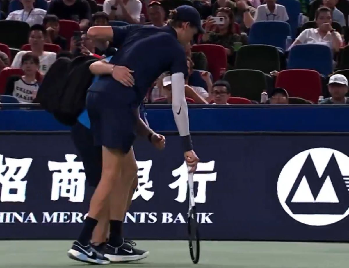 Jannik Sinner, răpus de crampe în Masters-ul 1000 de la Shanghai! Italianul a abandonat în turul 3, în setul decisiv