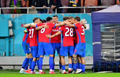 FCSB țâșnește spre play-off, Craiova pică de pe primul loc » Derby HAOTIC, condus de la monitorul VAR! Clasamentul ACUM