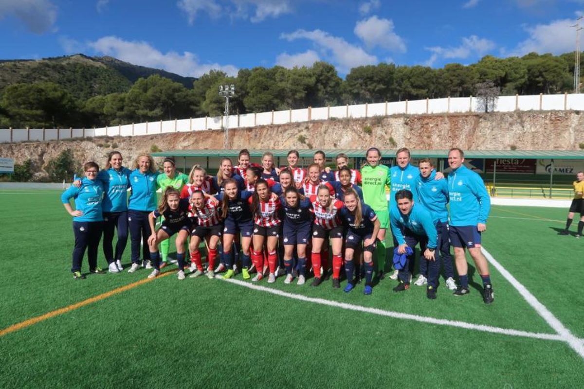 INTERVIU EXCLUSIV // FOTO Ovidiu Stângă antrenează echipa de fete a lui PSV Eindhoven: „Ele muncesc de le sar capacele pentru o mie de euro în plus” + „Vere, aici merge doar performanța, nu numele!”