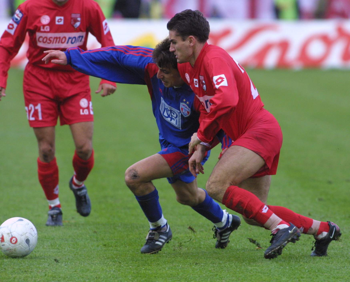 INTERVIU EXCLUSIV // FOTO Ovidiu Stângă antrenează echipa de fete a lui PSV Eindhoven: „Ele muncesc de le sar capacele pentru o mie de euro în plus” + „Vere, aici merge doar performanța, nu numele!”