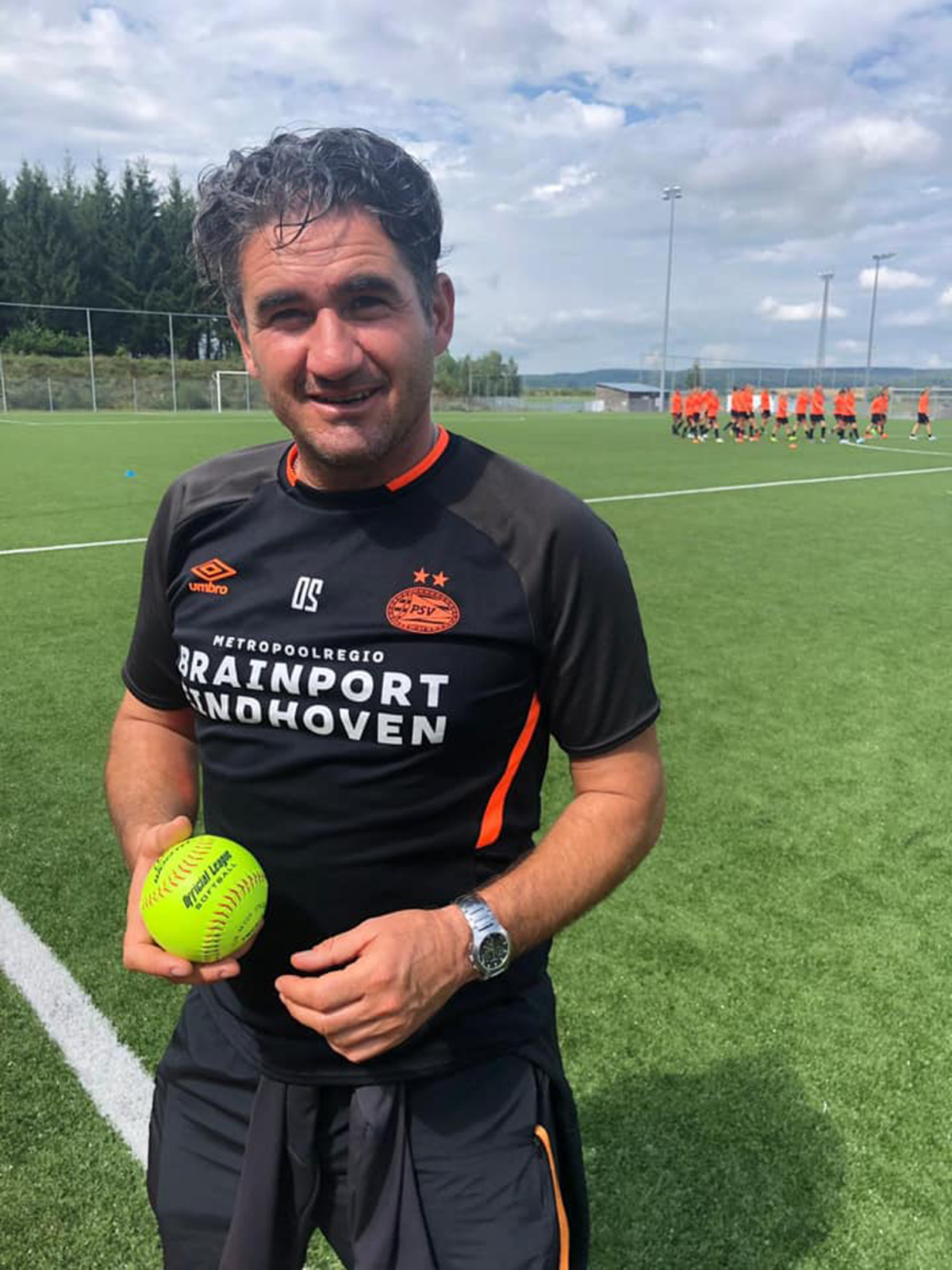 INTERVIU EXCLUSIV // FOTO Ovidiu Stângă antrenează echipa de fete a lui PSV Eindhoven: „Ele muncesc de le sar capacele pentru o mie de euro în plus” + „Vere, aici merge doar performanța, nu numele!”