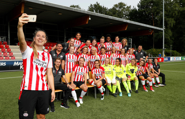 INTERVIU EXCLUSIV // FOTO Ovidiu Stângă antrenează echipa de fete a lui PSV Eindhoven: „Ele muncesc de le sar capacele pentru o mie de euro în plus” + „Vere, aici merge doar performanța, nu numele!”