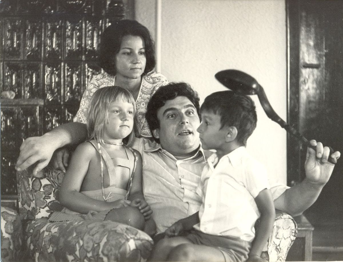 FOTO Cu ce tricouri au intrat azi pe teren jucătorii lui FC U Craiova, la primul meci după ce Mititelu a ajuns după gratii