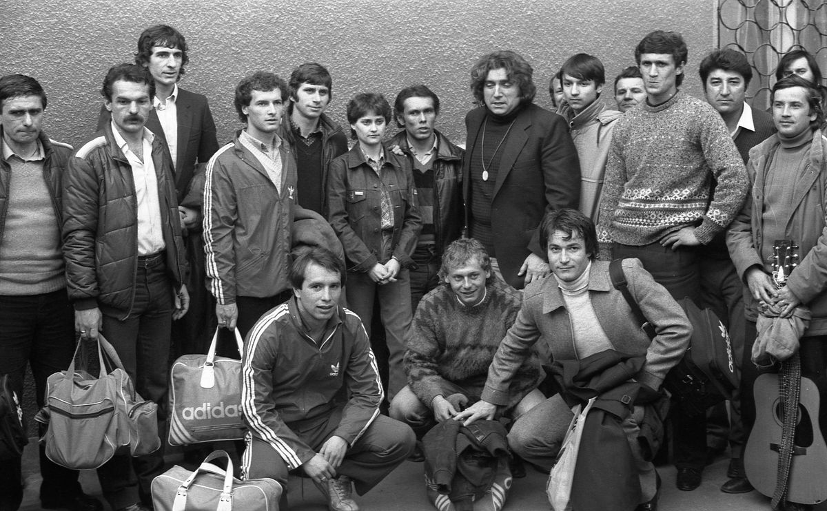 RETRO GSP. 10 ani de la moartea controversatului Adrian Păunescu. 3 poezii remarcabile despre Rapid, Craiova și Dobrin