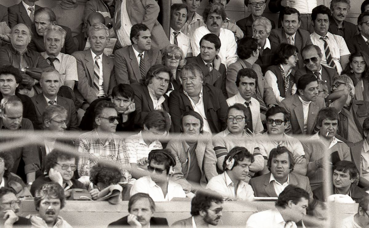 FOTO Cu ce tricouri au intrat azi pe teren jucătorii lui FC U Craiova, la primul meci după ce Mititelu a ajuns după gratii